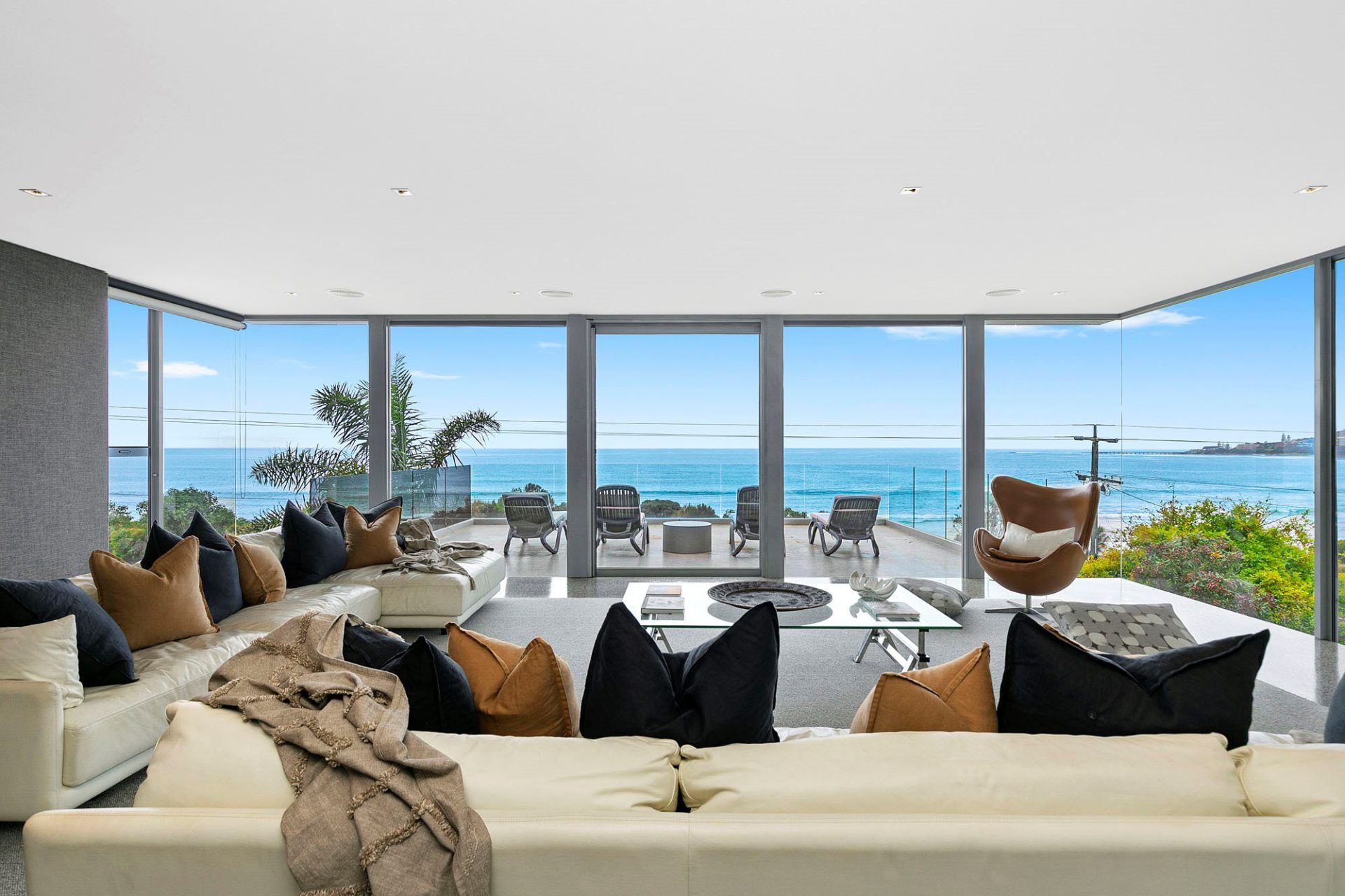 Azure – Absolute Beachfront Luxury, Wifi, Spa