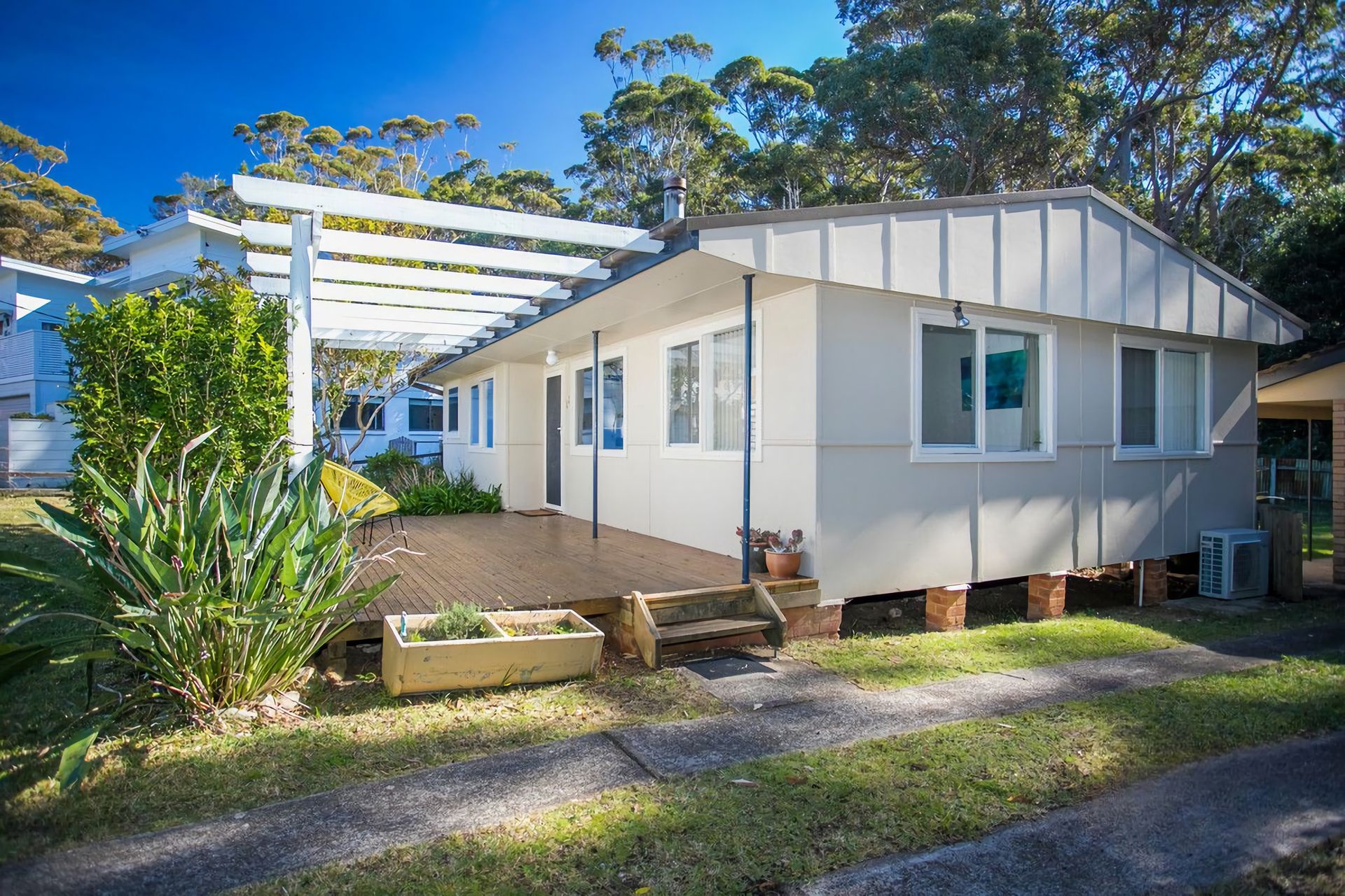 MOLLYMOOK BEACH COTTAGE