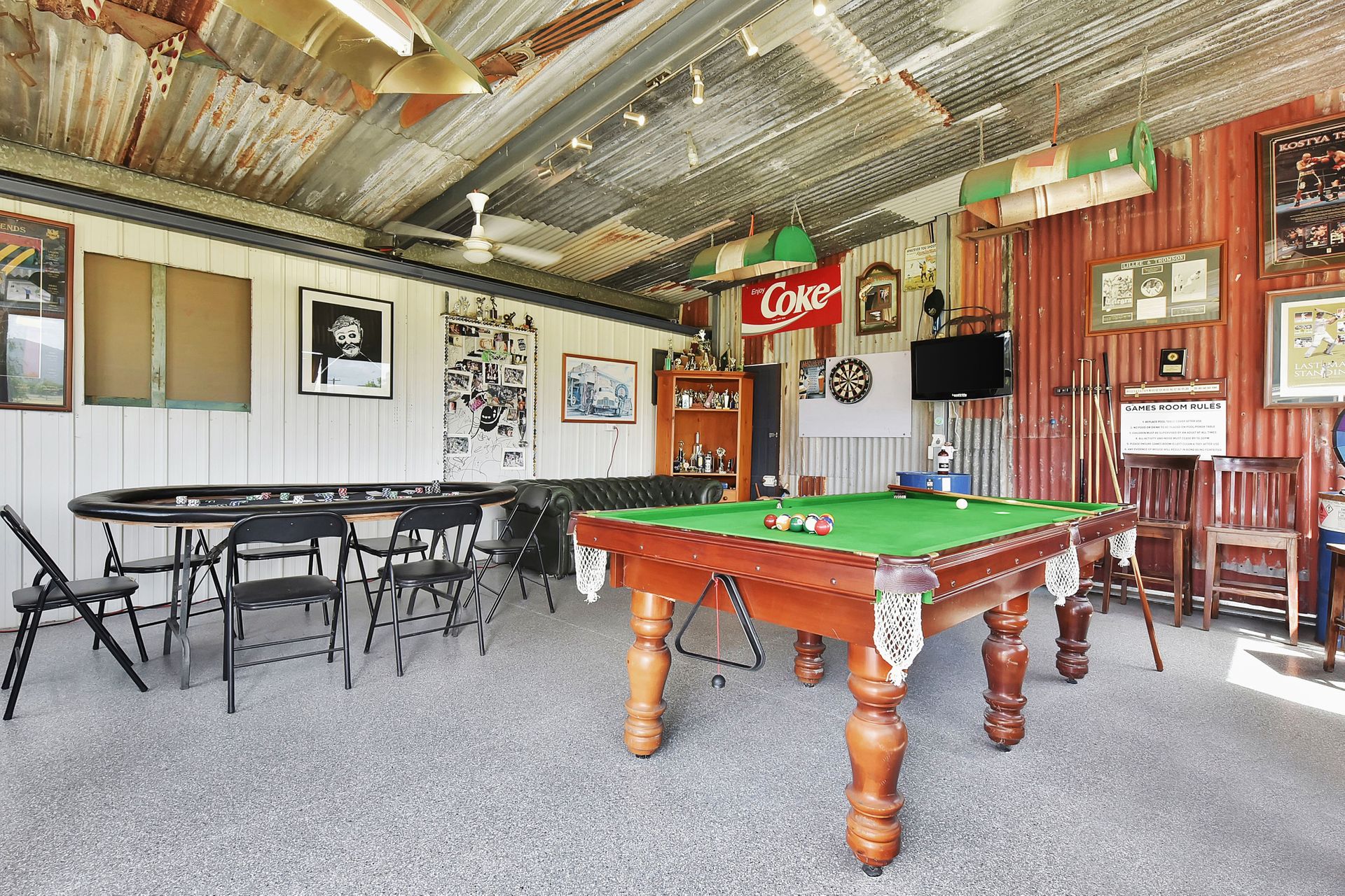 Kulang Retreat in charming Broke with Large Swim Spa and games room suits up to 14 guests