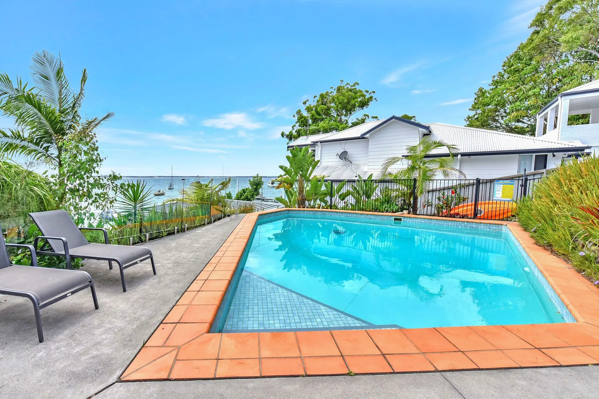 Shimmer Shores Absolute Waterfront Retreat at Fishing Point, Lake Macquarie