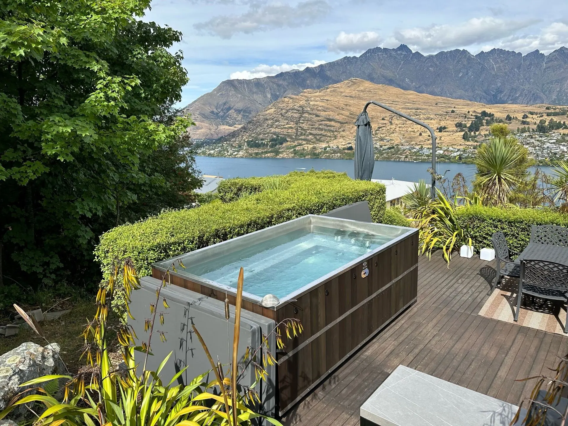 Luxury Lake View Retreat with Hot Tub