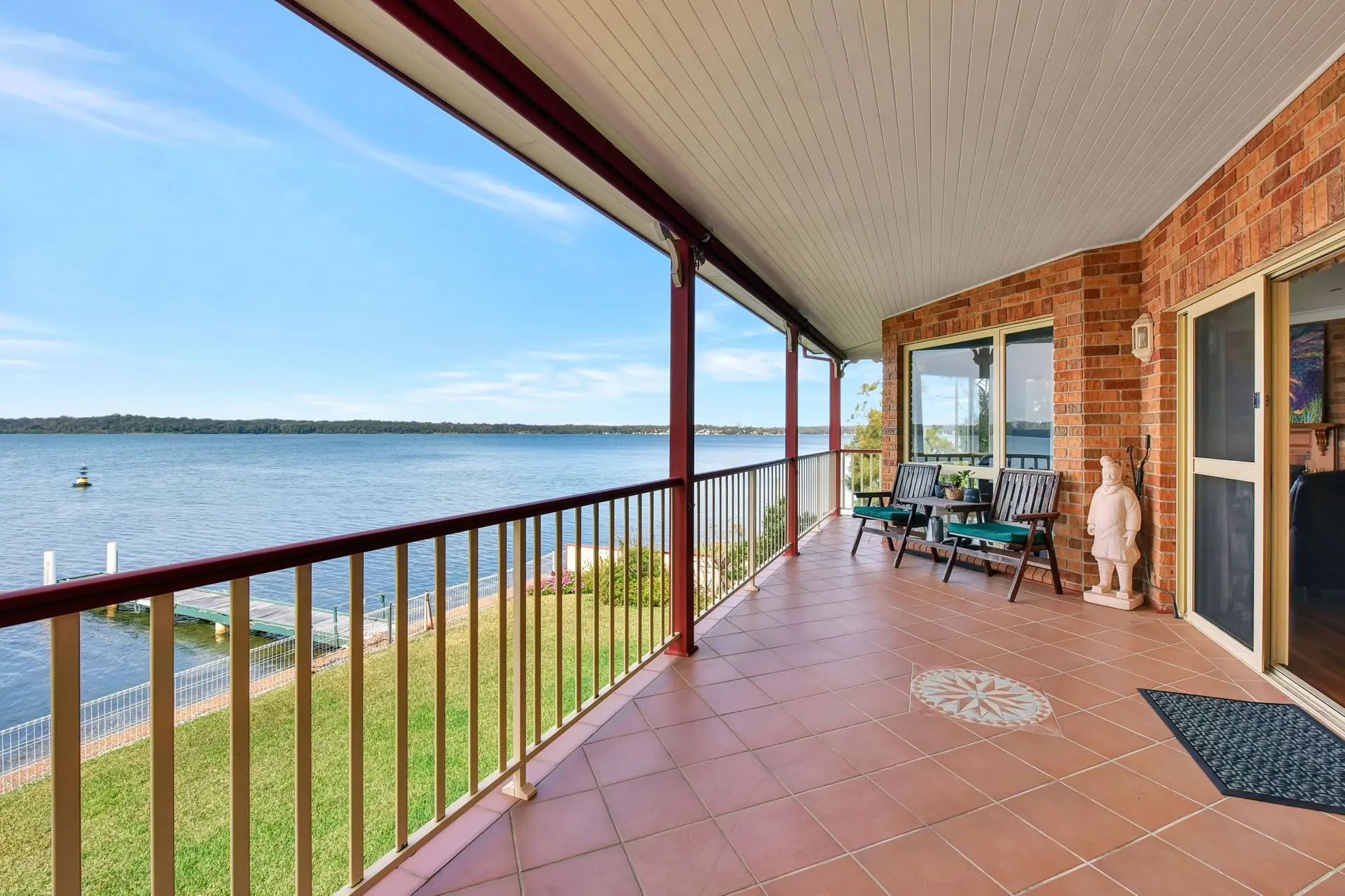 Sunshine Lake Views – Absolute Waterfront