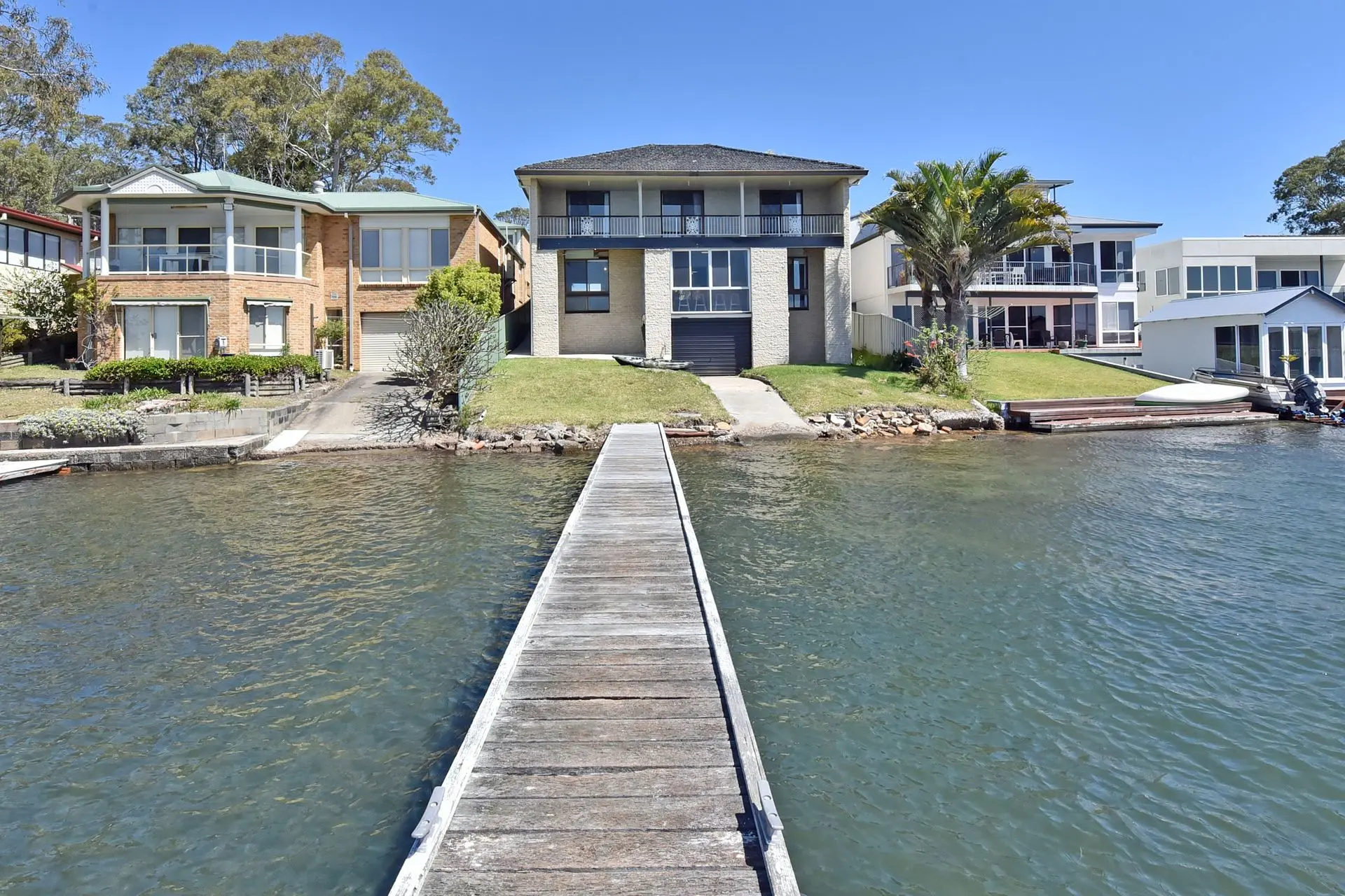 Silverwater Serenity Shores Absolute Waterfront On The Lake