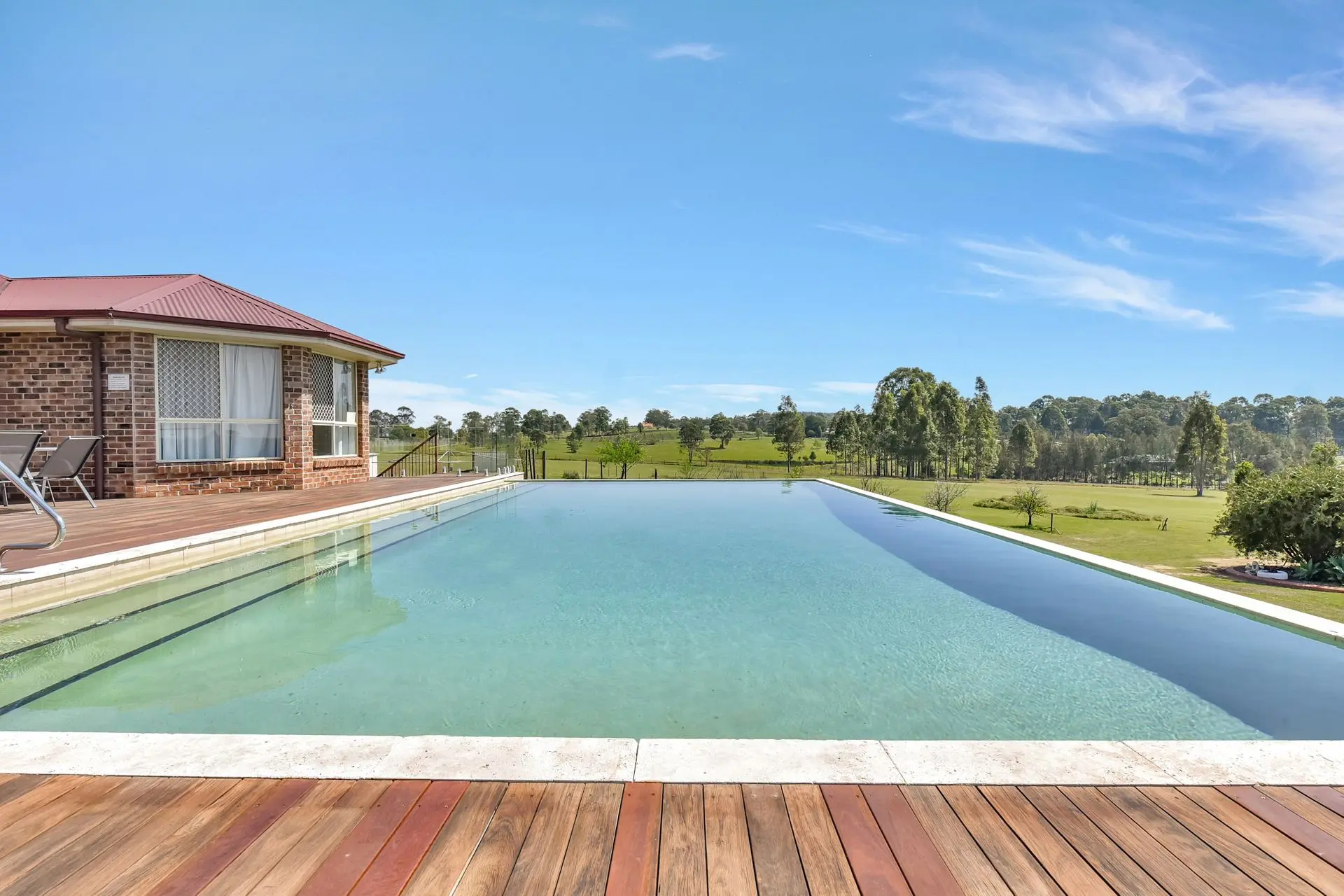 Noble Willow Homestead Lovedale. Super Spacious, with views and pool