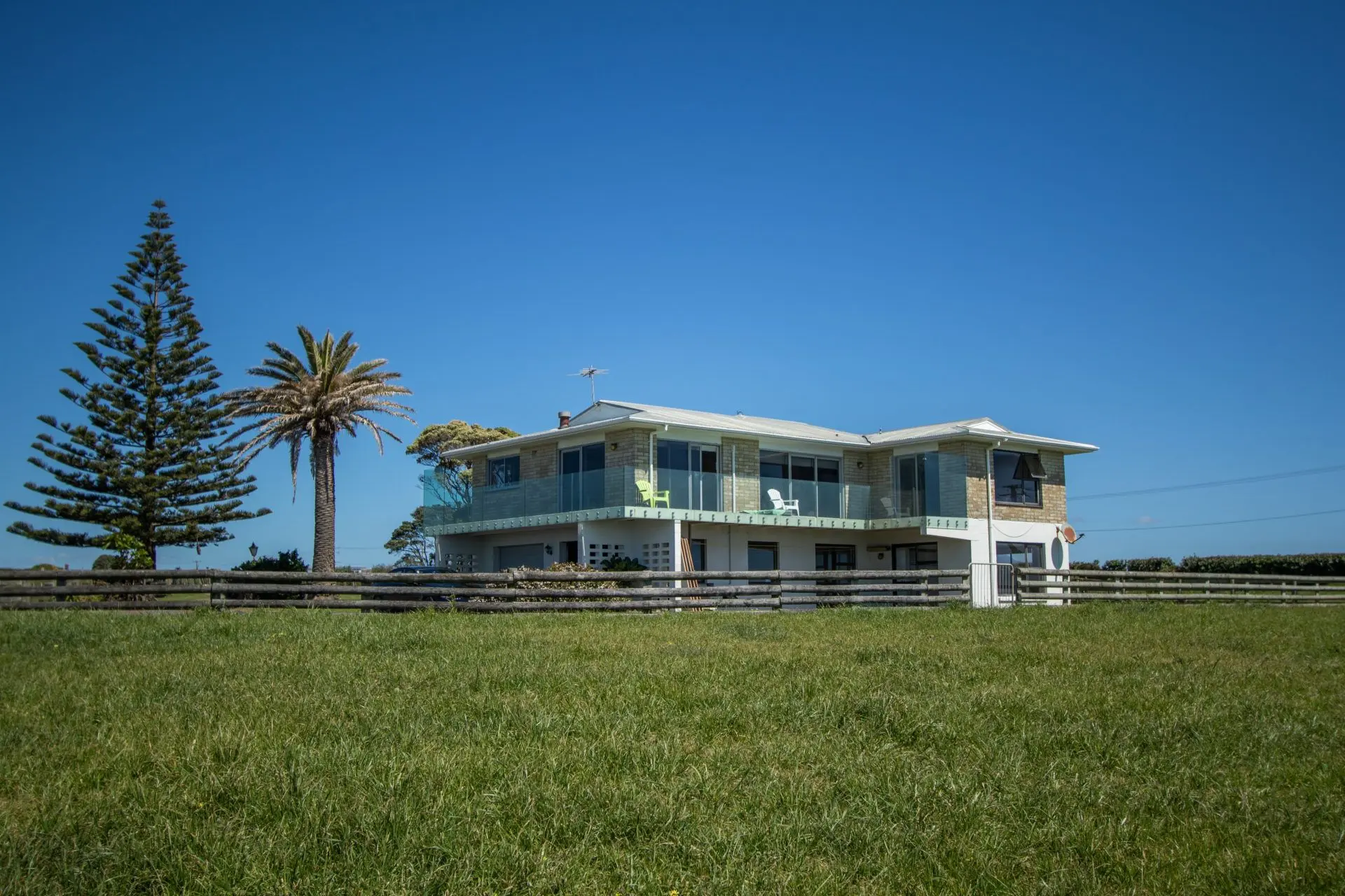 WILLS ON THE WATER BEACHFRONT APARTMENT