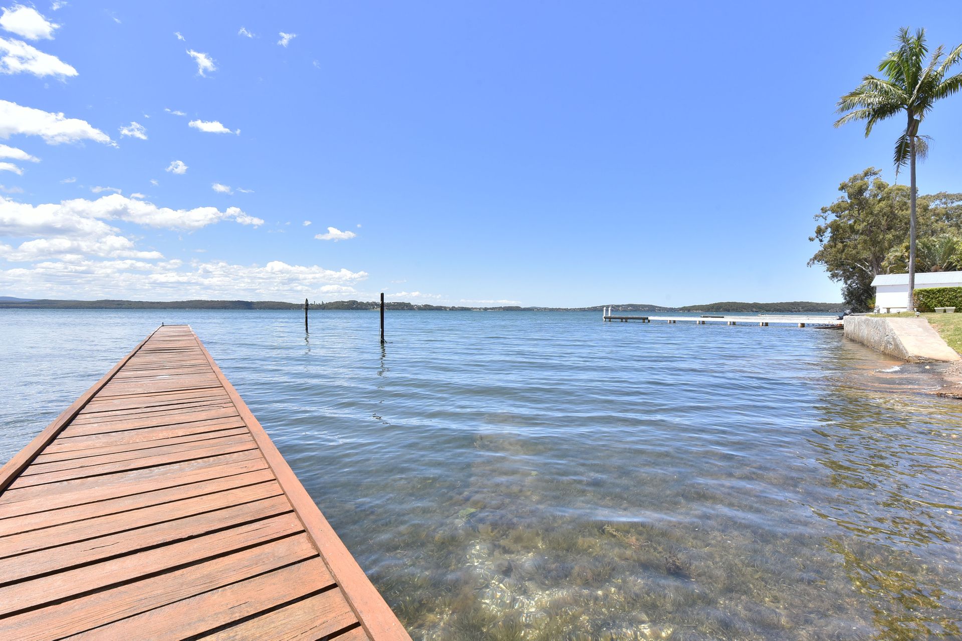 Baywatch Waterfront Lake Retreat with Private Jetty at Silverwater Lake Macqaurie