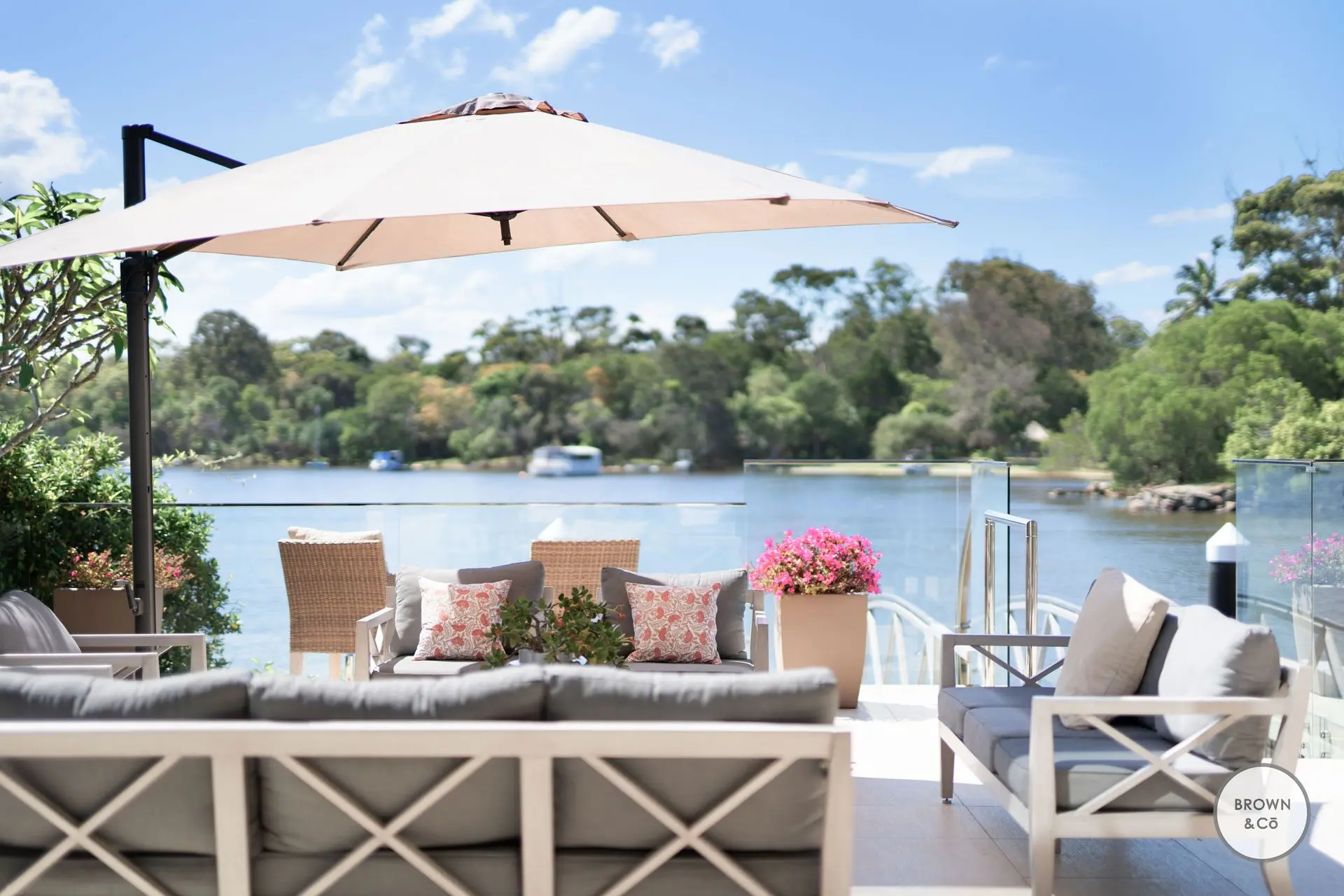 Bella – Noosa Parade Waterfront