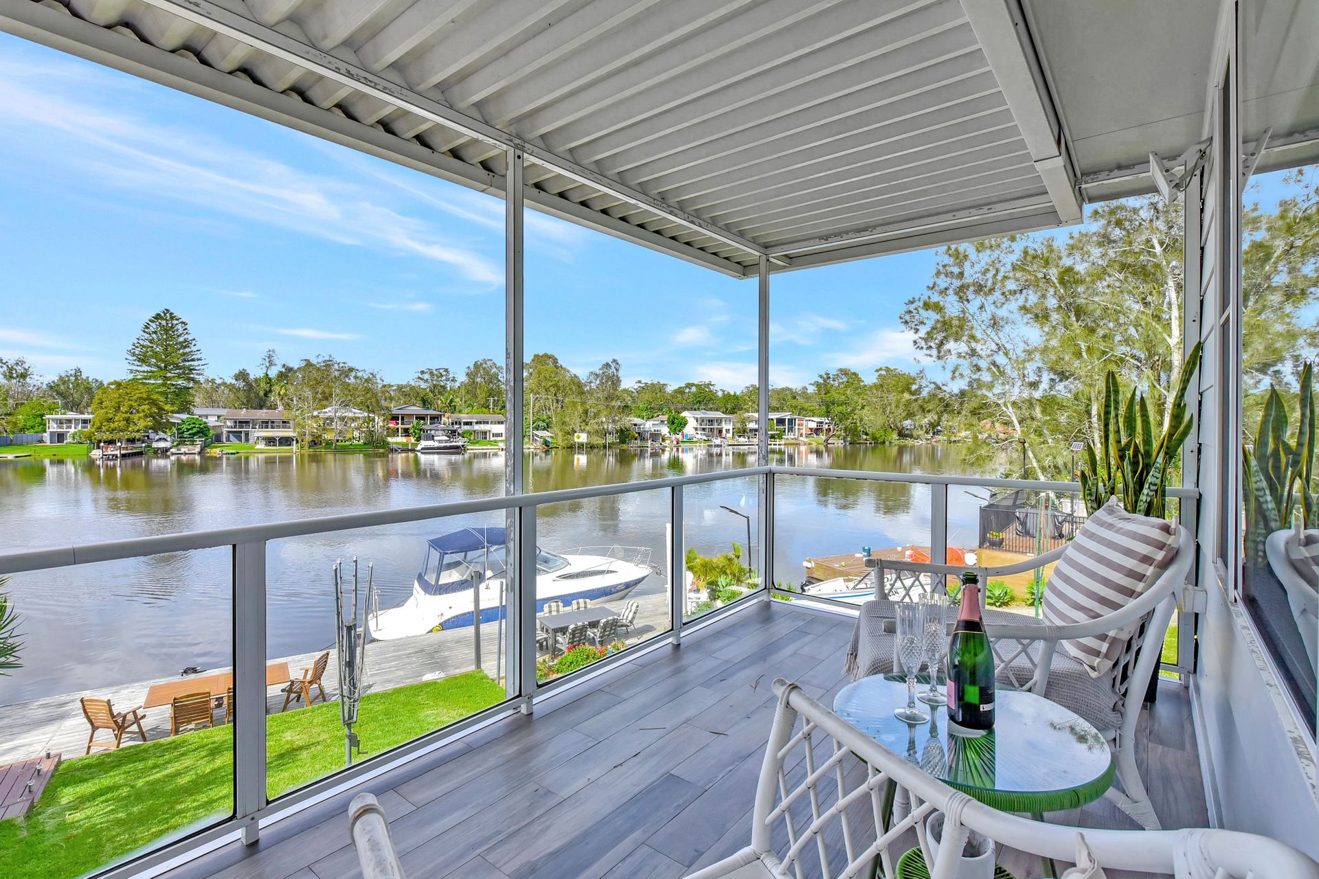 Dora Creek Stunning Modern Waterfront with Jetty – Azure Reflections: A Lakeside Retreat