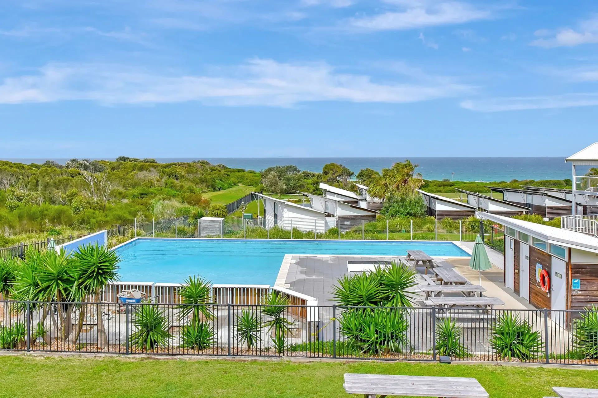 Caves Beach Villa Sandy Isles