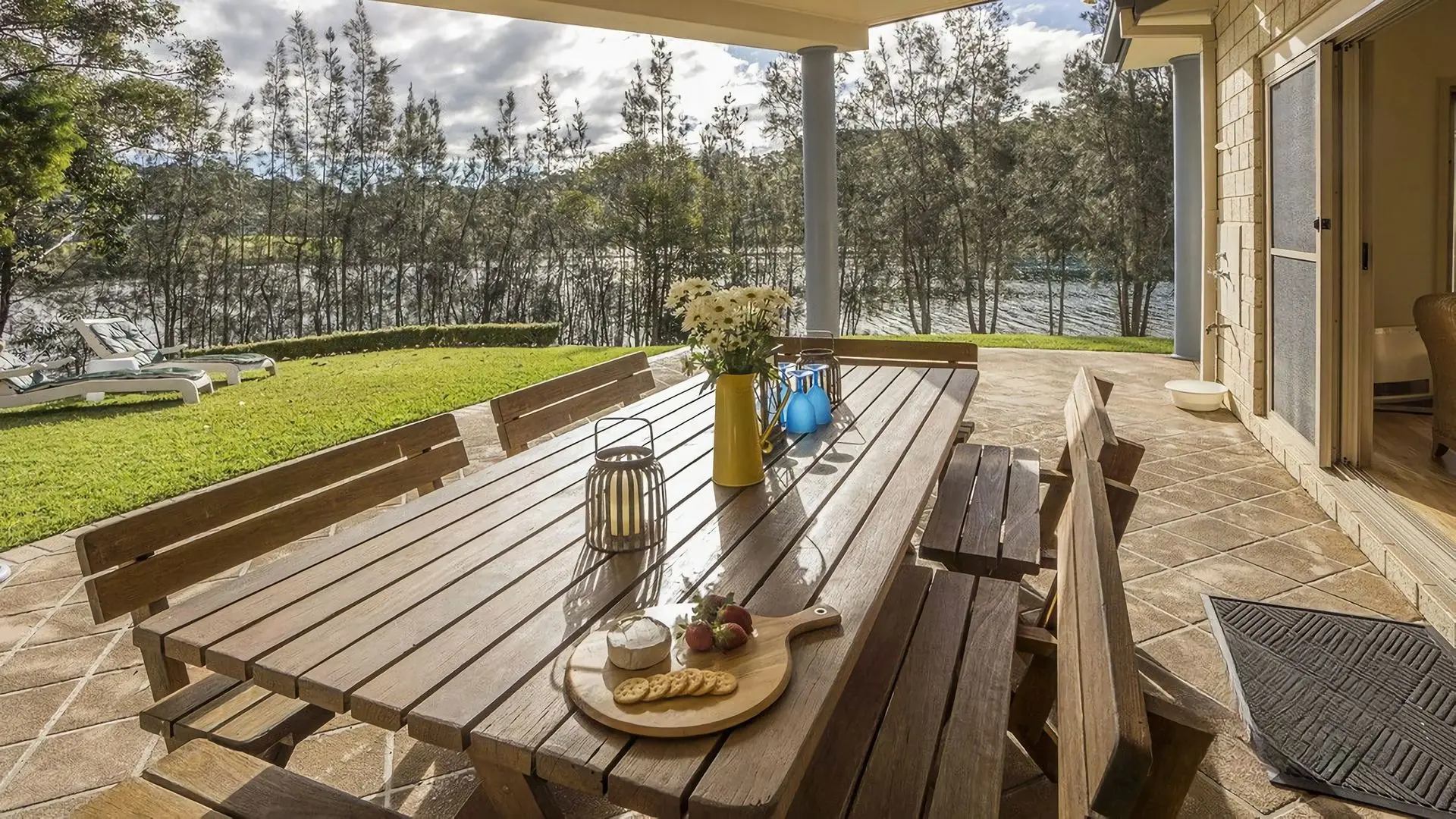 ATLANTIS ON LAKE CONJOLA