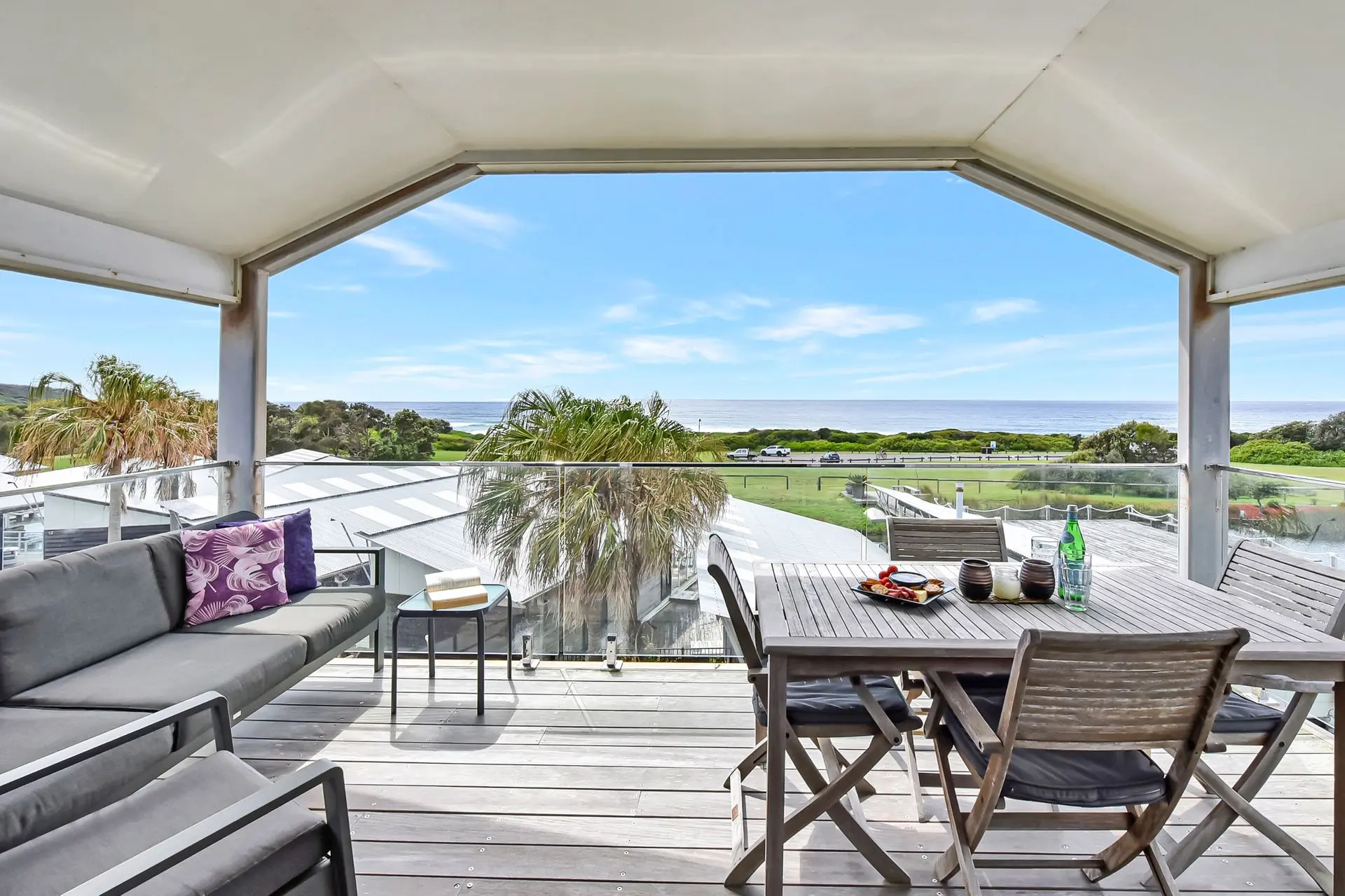 Caves Beach Villa Whale Tales Coastal Charm, Double Storey & Relaxing Vibes