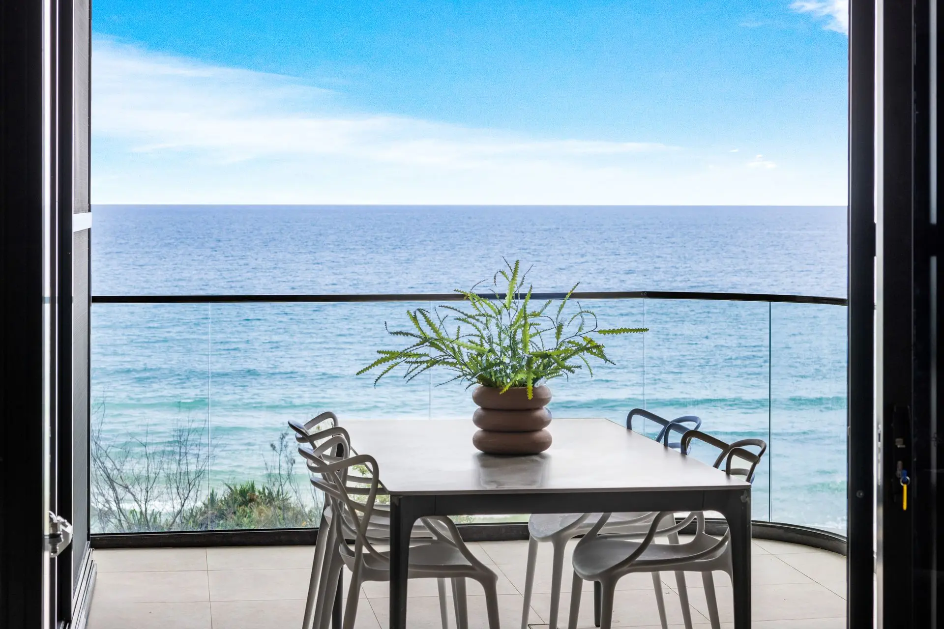 Luxury Coolum Beachfront Apartment