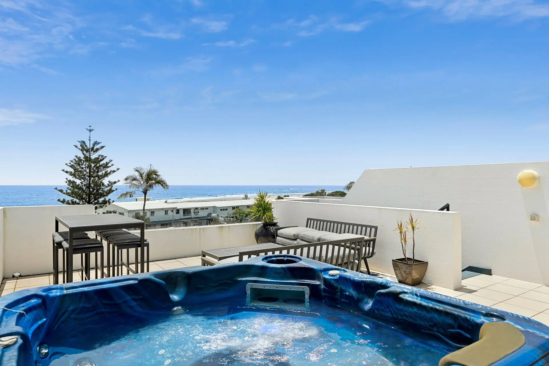 Paradiso 3 Bedroom Ocean Front Roof Top Spa 335