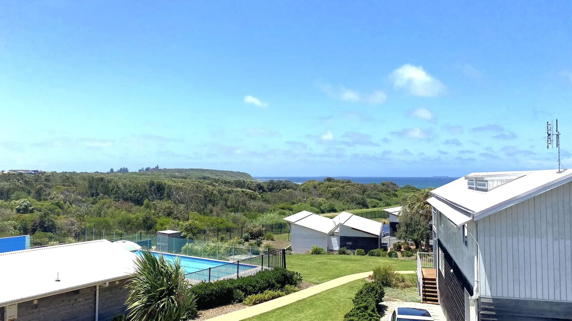 Caves Beach Villa Bluewater Bliss Double Storey, Quiet Retreat & Spacious Rooms