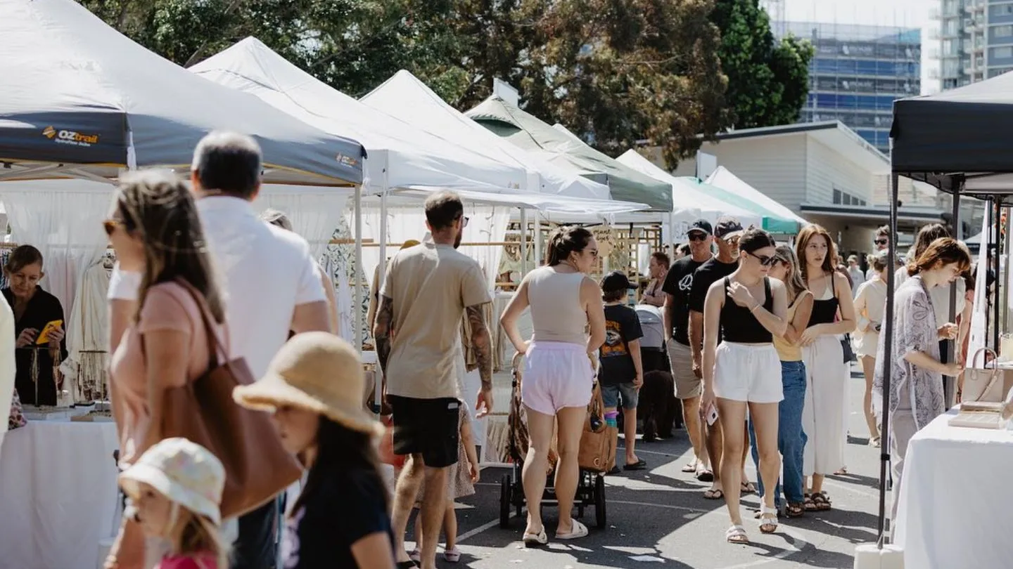 Visit Burleigh Markets with Alloggio